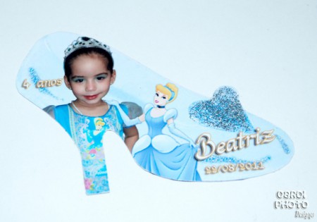 Imã em formato sapatinho de cristal da Cinderela